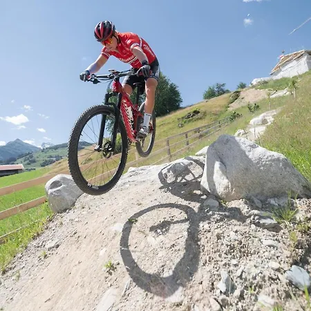 Ξενοδοχείο με διαμερίσματα Catrina 4*